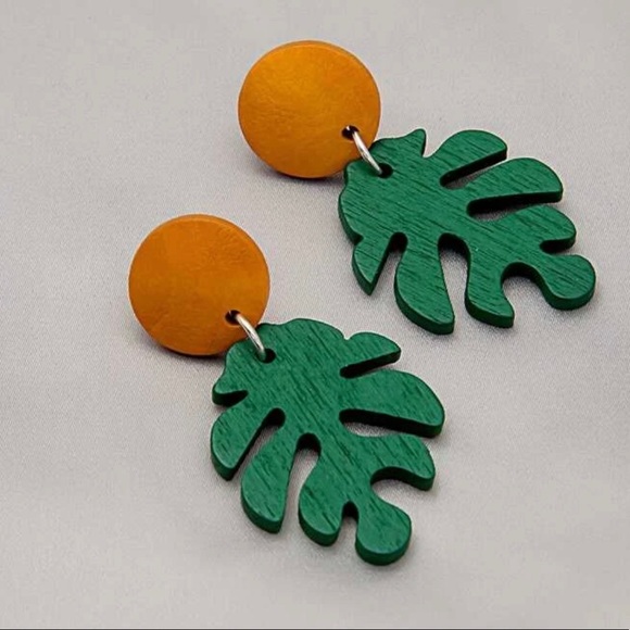 Jewelry - 🦋 3/$24 🍃 wooden leaf earrings, NWOT.